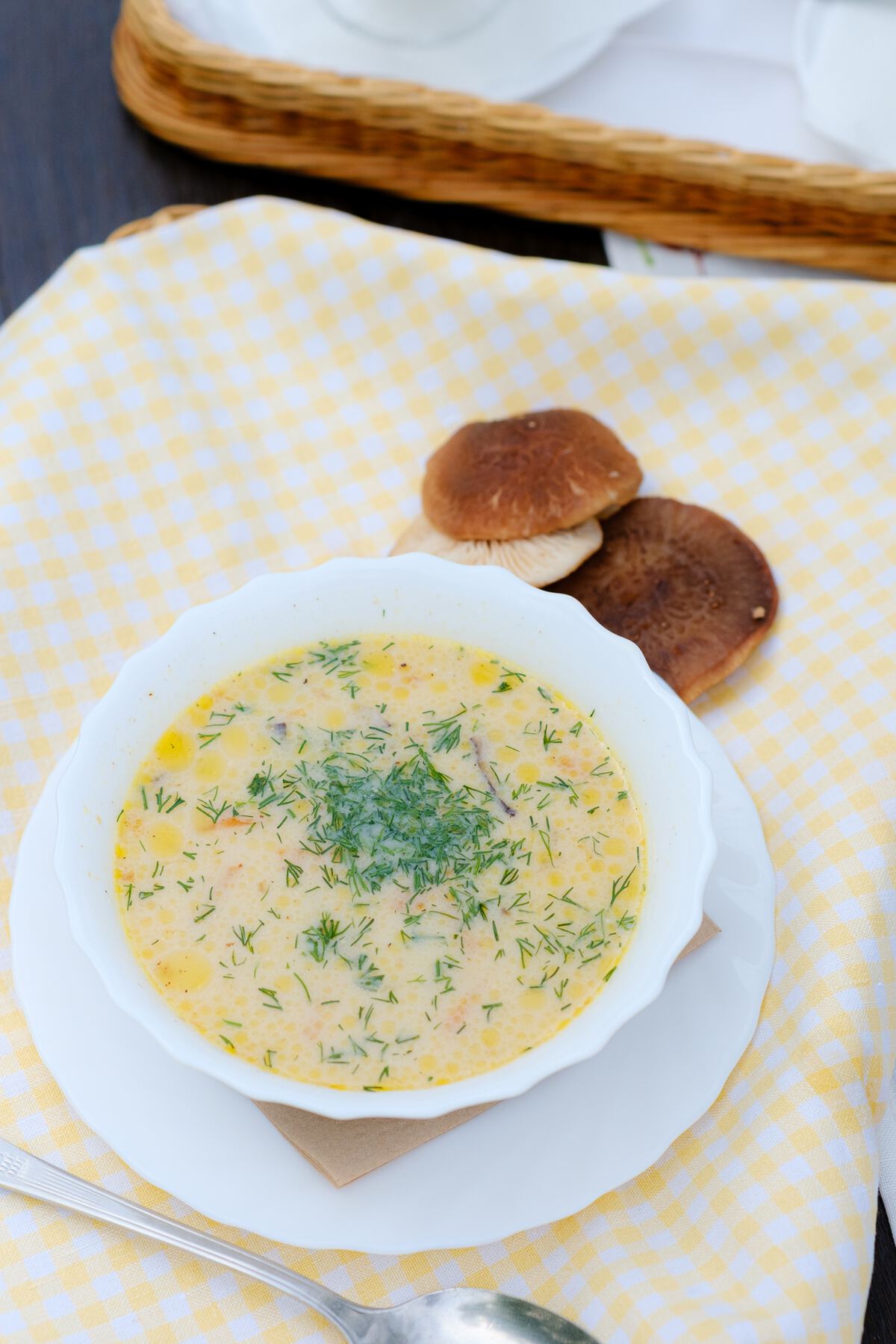 Shiitake mushroom soup with dill